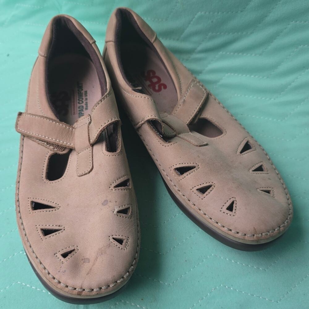 SAS women's roamer loafer 8.5 M tan Suede Leather Comfort Velcro tan